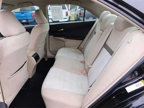Used 2012 Toyota Camry L image 9