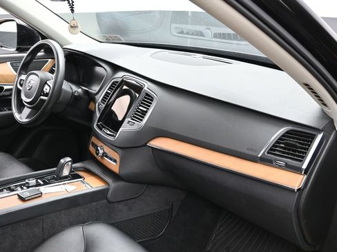 Used 2021 Volvo XC90 T8 Inscription Expression w/ Climate Package AWD/4WD image 34
