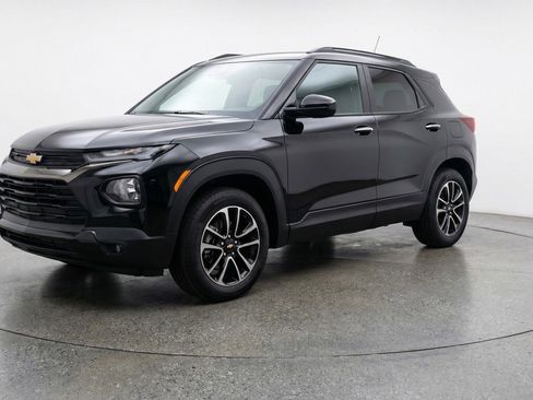 Used 2025 Chevrolet TrailBlazer LT image 3