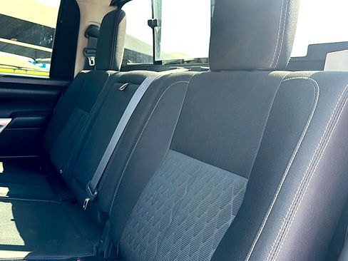 Used 2017 Nissan Titan SV w/ Heavy Duty GAWR Package AWD/4WD image 19