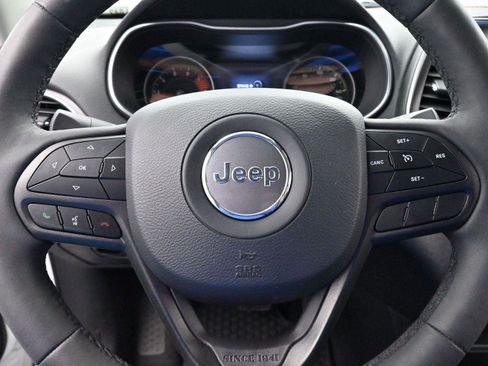 Used 2022 Jeep Cherokee Trailhawk w/ Trailer Tow Group AWD/4WD image 16