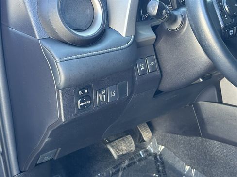 Used 2018 Toyota RAV4 XLE AWD/4WD image 49