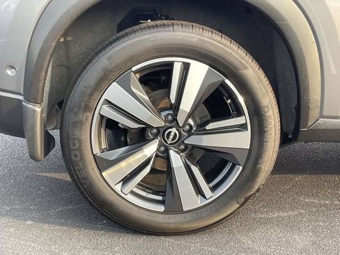 Used 2024 Nissan Rogue SL AWD/4WD image 9