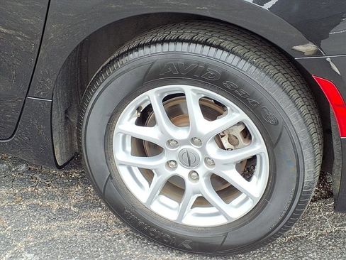 Used 2023 Chrysler Pacifica Touring-L image 25