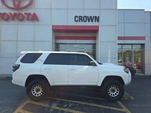 Used 2021 Toyota 4Runner TRD Off-Road Premium w/ Moonroof Package AWD/4WD image 2