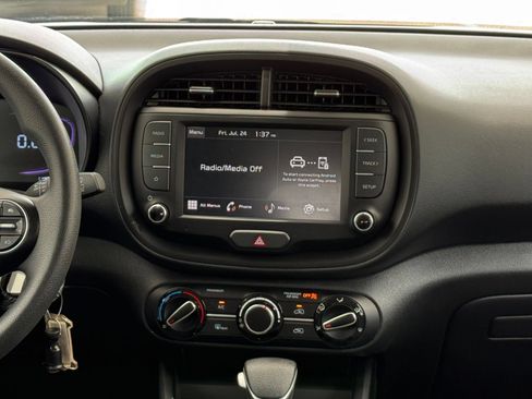 Used 2025 Kia Soul LX w/ LX Technology Package FWD image 16