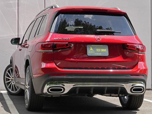 Used 2022 Mercedes-Benz GLB 250 w/ AMG Line image 5