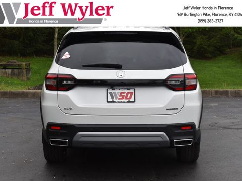 New 2025 Honda Pilot Touring image 7