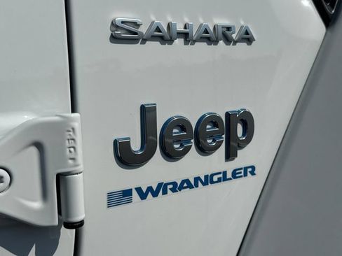 Used 2023 Jeep Wrangler Unlimited Sahara w/ Cold Weather Group AWD/4WD image 18