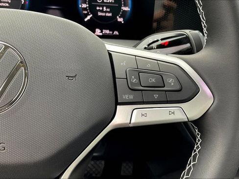 New 2025 Volkswagen Tiguan SE AWD/4WD image 21