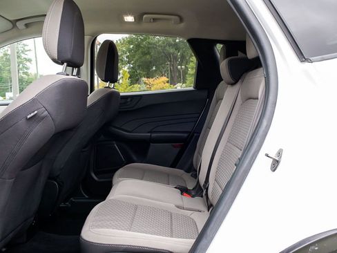 Used 2022 Ford Escape SE image 16