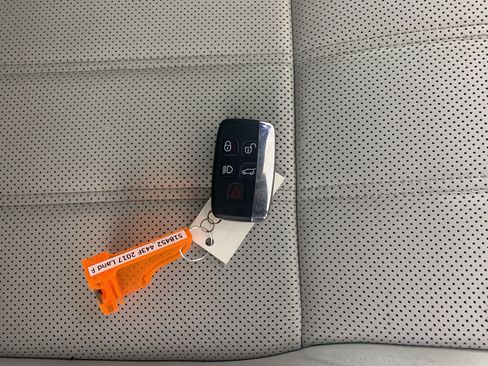 Used 2017 Land Rover Range Rover Supercharged AWD/4WD image 42
