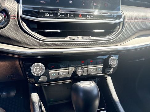 Used 2025 Jeep Compass Trailhawk image 18