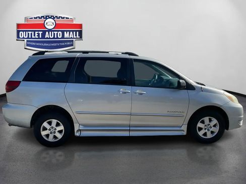 Used 2005 Toyota Sienna CE FWD image 2