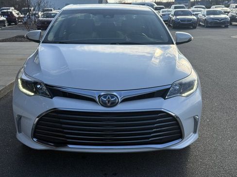 Used 2018 Toyota Avalon Limited image 9