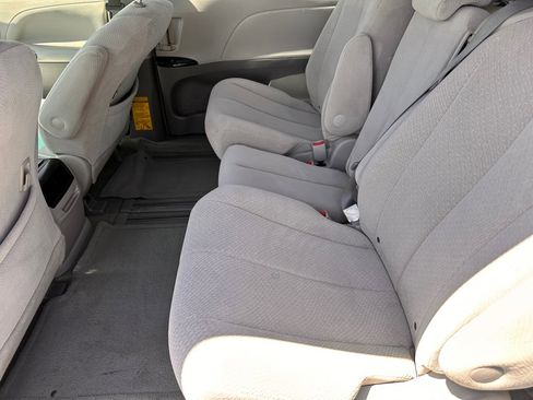Used 2012 Toyota Sienna LE FWD image 6
