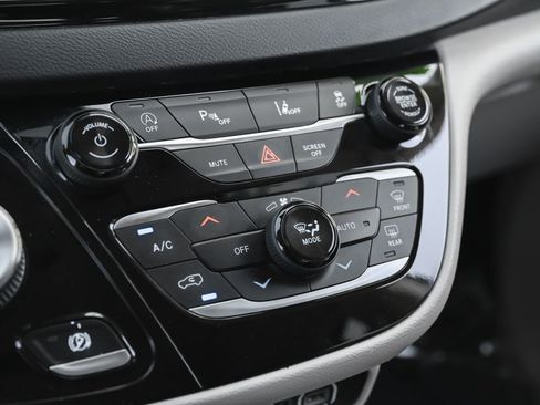 Used 2022 Chrysler Pacifica Touring-L FWD image 31