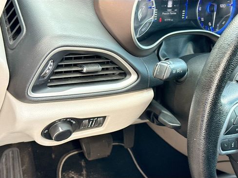 Used 2021 Chrysler Voyager Lxi image 11