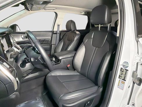 Used 2023 Kia Sorento SX image 13