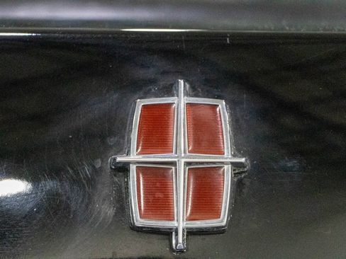 Used 1988 Lincoln Town Car Signature RWD image 28
