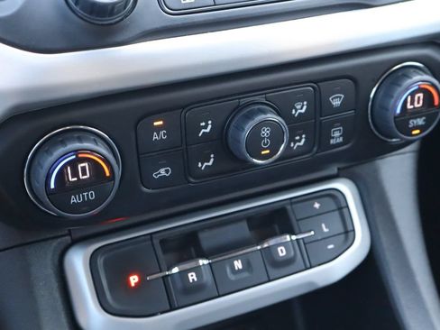 Used 2023 GMC Acadia SLT w/ Elevation Edition FWD image 28