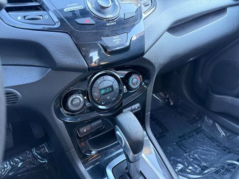 Used 2014 Ford Fiesta Titanium image 17
