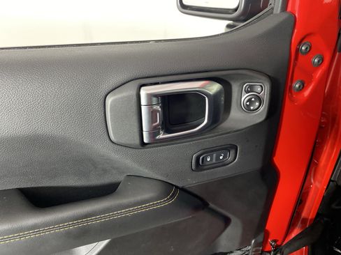 Used 2025 Jeep Wrangler Unlimited Sahara AWD/4WD image 14