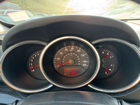 Used 2011 Kia Sorento LX image 19