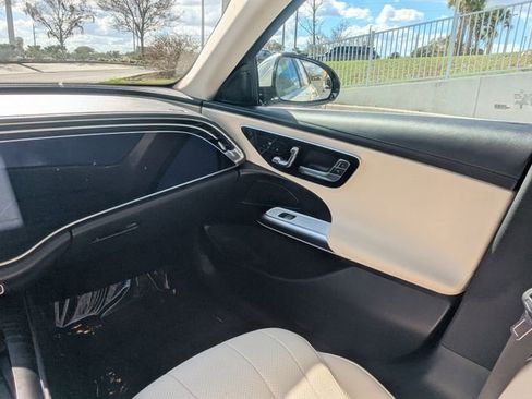 Used 2025 Mercedes-Benz E 350 4MATIC Sedan image 14