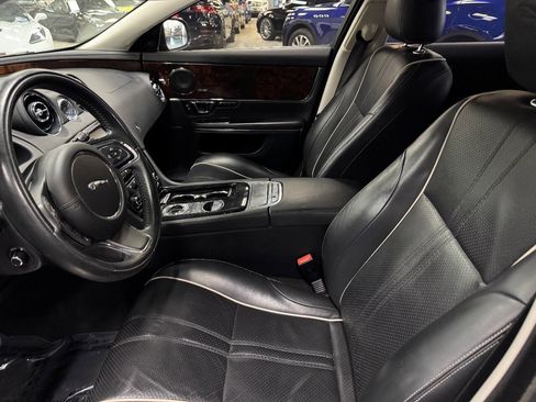 Used 2016 Jaguar XJ R-Sport image 32
