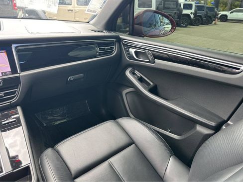Used 2024 Porsche Macan w/ Premium Plus Package AWD/4WD image 18