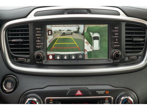 Used 2019 Kia Sorento SX FWD image 41