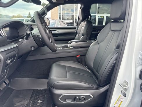 New 2026 Jeep Grand Wagoneer 4WD image 9