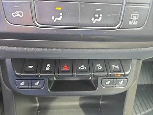 Used 2022 Chevrolet Colorado Z71 AWD/4WD image 27