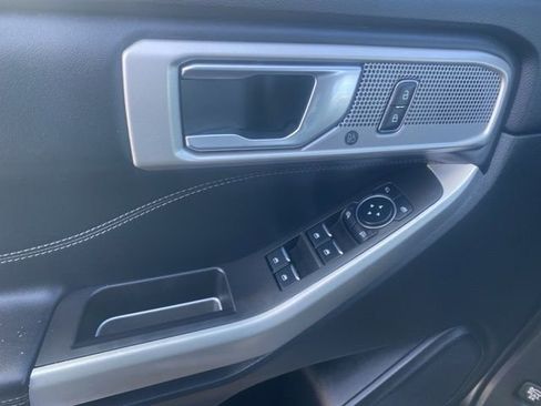 Used 2023 Ford Explorer Limited image 19