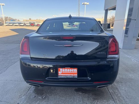 Used 2023 Chrysler 300 S image 5