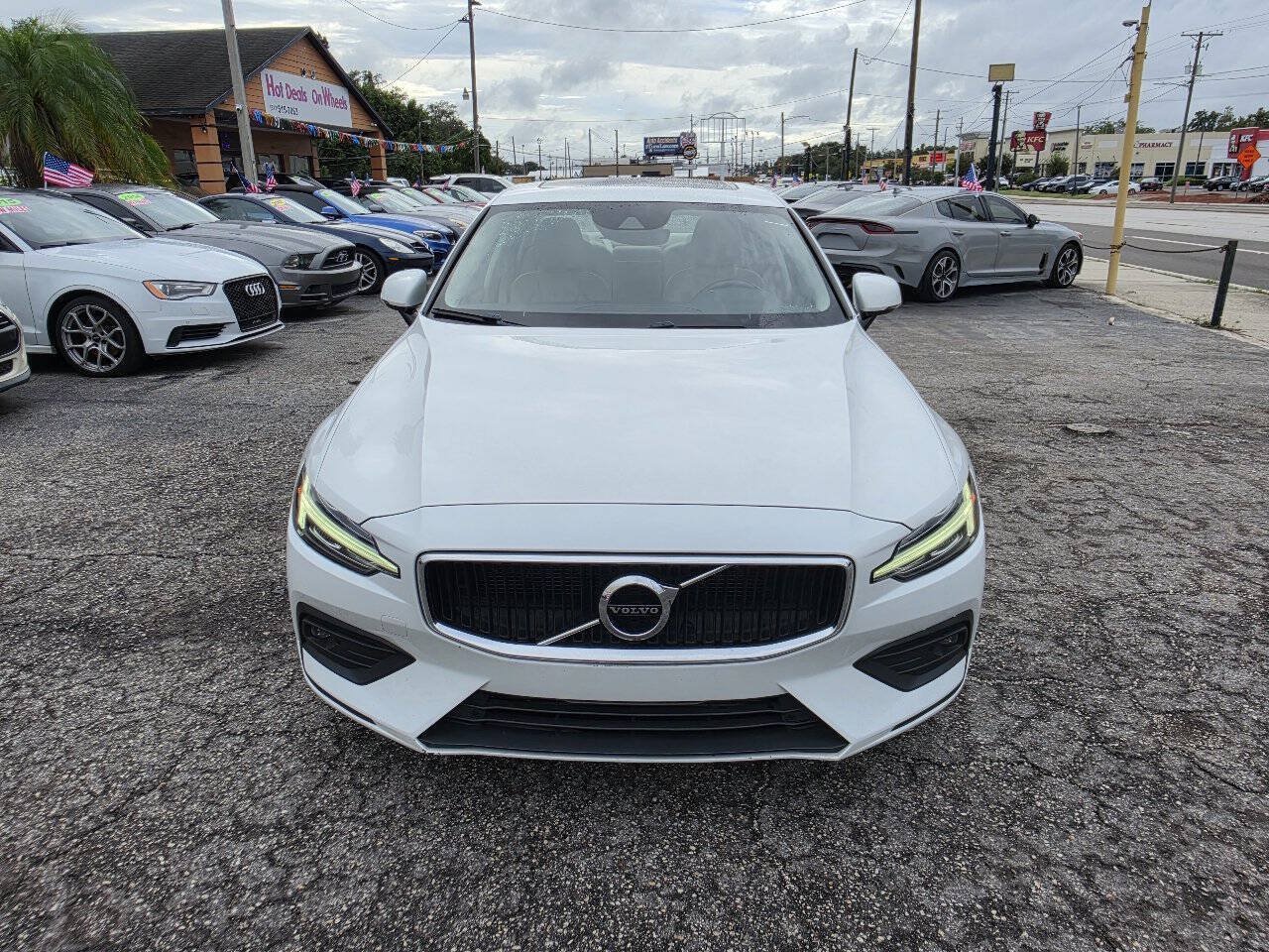 Used 2021 Volvo S60 T5 Momentum w/ Premium Package FWD image 3