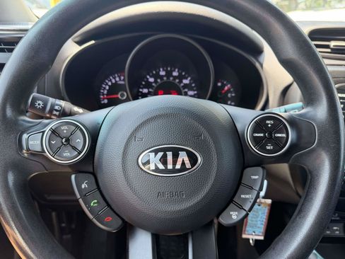 Used 2015 Kia Soul + FWD image 28