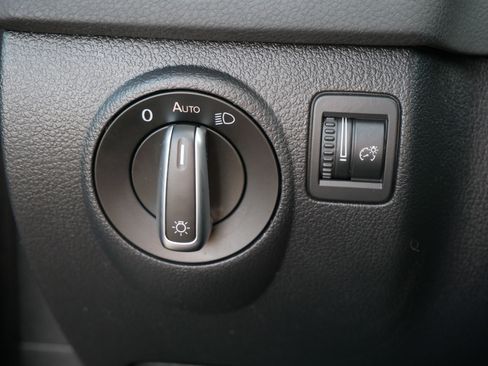 Used 2016 Volkswagen Tiguan S image 26