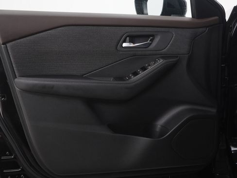 Used 2023 Nissan Rogue SV image 22