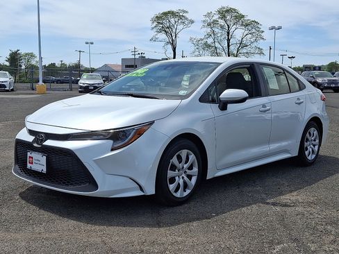 Certified 2022 Toyota Corolla LE image 3