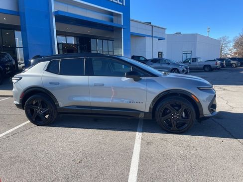 New 2025 Chevrolet Equinox EV RS image 2