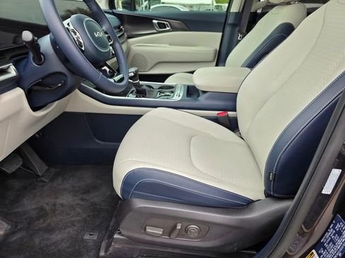 Certified 2025 Kia Carnival SX Prestige FWD image 24