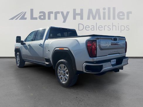 Used 2022 GMC Sierra 3500 Denali w/ Denali Ultimate Package image 3