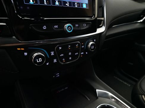 Used 2023 Chevrolet Traverse Premier AWD/4WD image 22