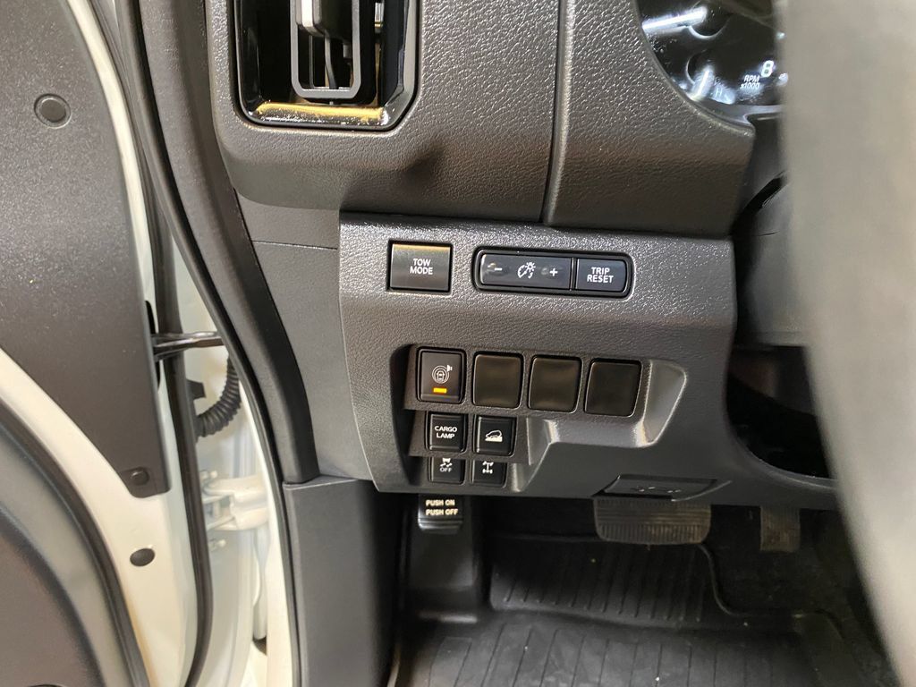 Used 2025 Nissan Frontier PRO-4X AWD/4WD image 34