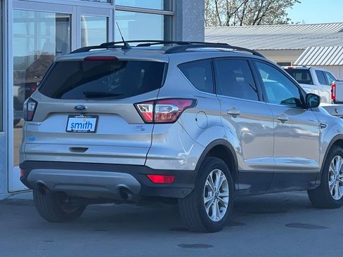 Used 2018 Ford Escape SE w/ SE Sync 3 Package image 4