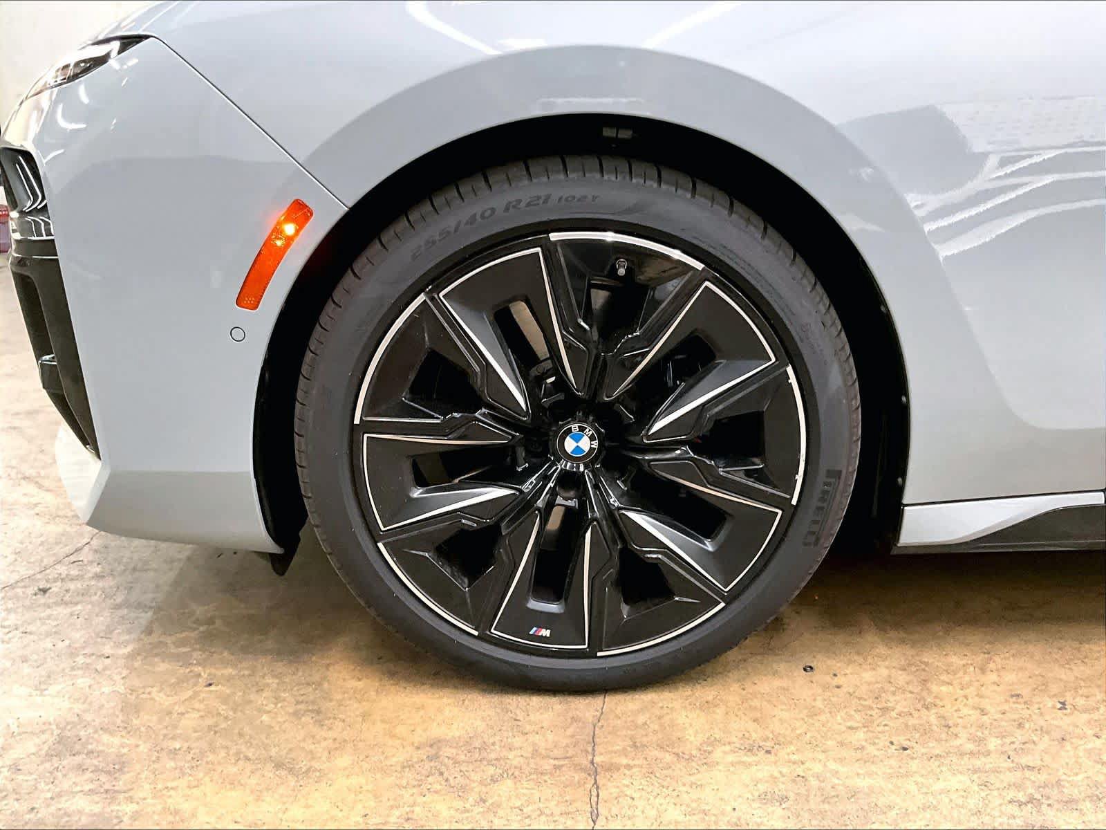 Used 2025 BMW 760i xDrive AWD/4WD image 14