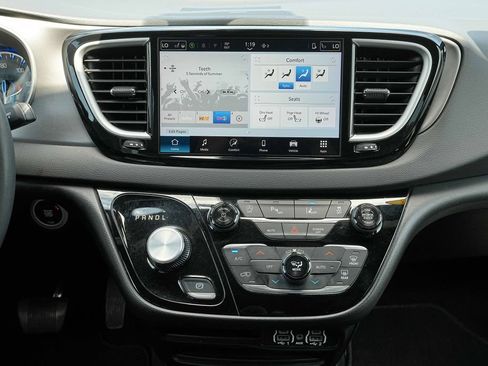 Used 2025 Chrysler Pacifica Select FWD image 29