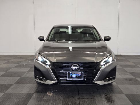 Used 2025 Nissan Altima 2.5 SV image 3